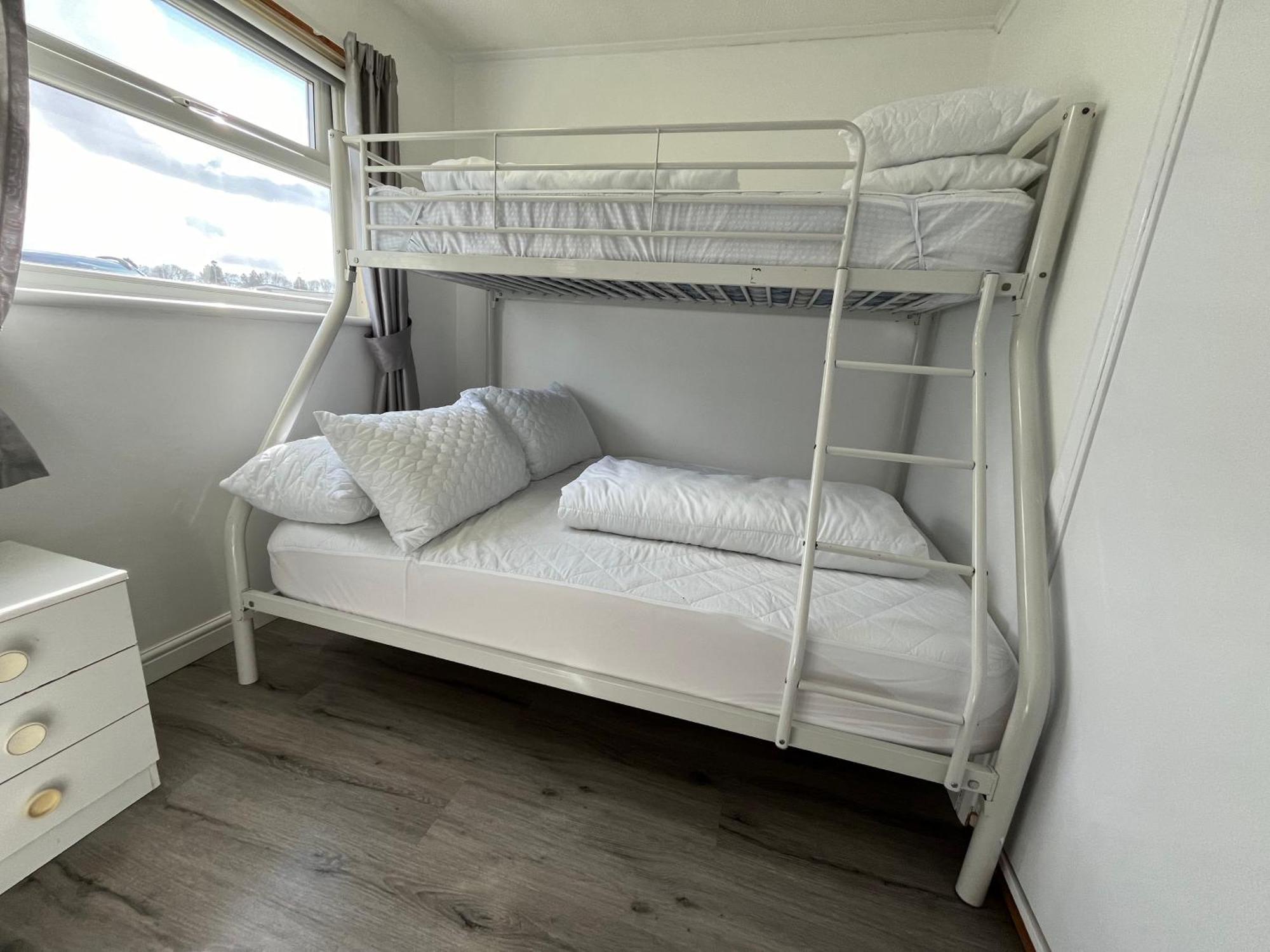 Chalet 319, Hemsby - Two Bed Chalet, Sleeps 5, Pet Friendly, Bed Linen And Towels Included Exterior photo